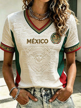 Camiseta estampada con diseño artístico de amor por el fútbol mexicano para mujer