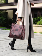Set de bolsos de moda para mujer con relieve floral, que incluye un bolso de gran capacidad y un bolso cruzado; un conjunto versátil y actual, ideal para el día a día y los desplazamientos.